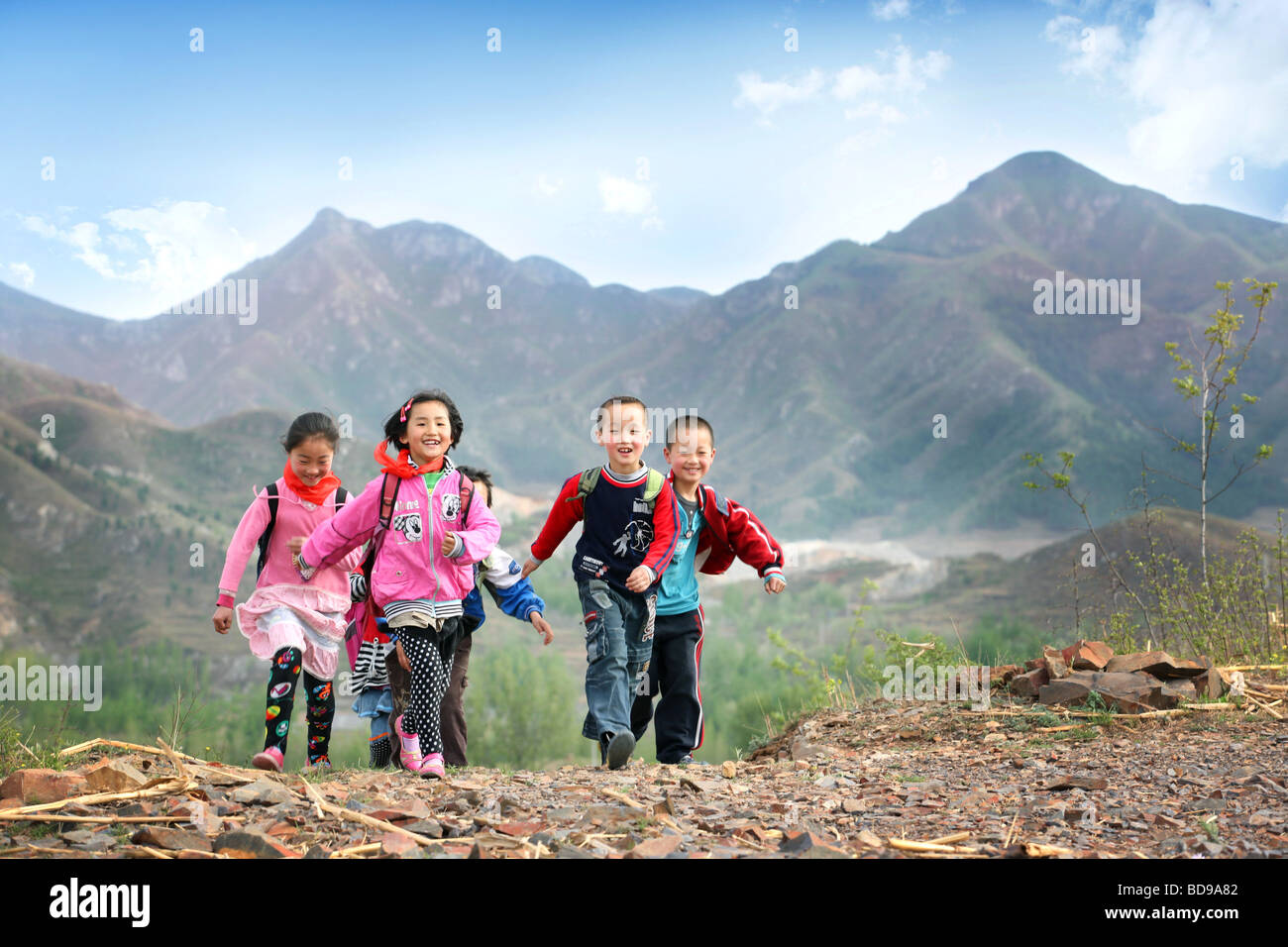 Los estudiantes de primaria en zona rural,China Foto de stock