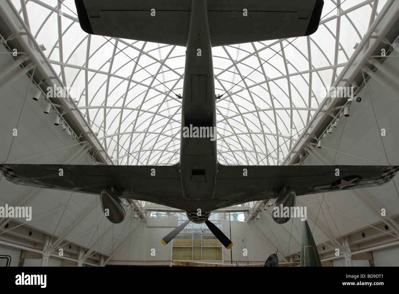 Bajo Ángulo,aspecto centralizado de la p51-d mustang avión actualmente mostrada en el IWM,Londres. Foto de stock