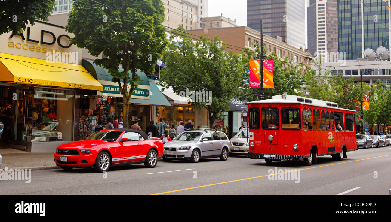 Robson Street, en el centro de la ciudad de Vancouver Canadá América del Norte Foto de stock