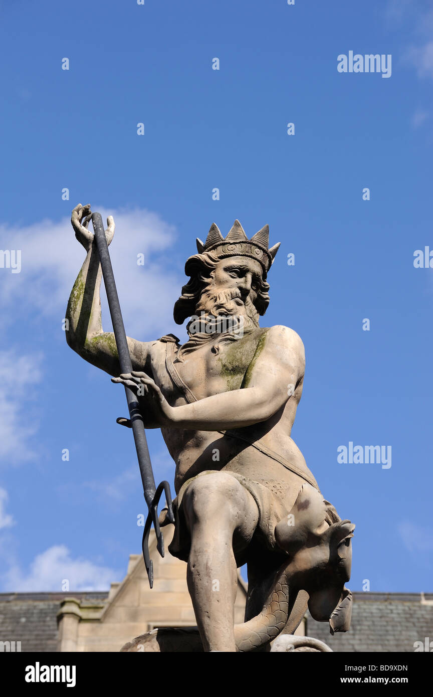 Estatua de neptuno fotografías e imágenes de alta resolución - Alamy
