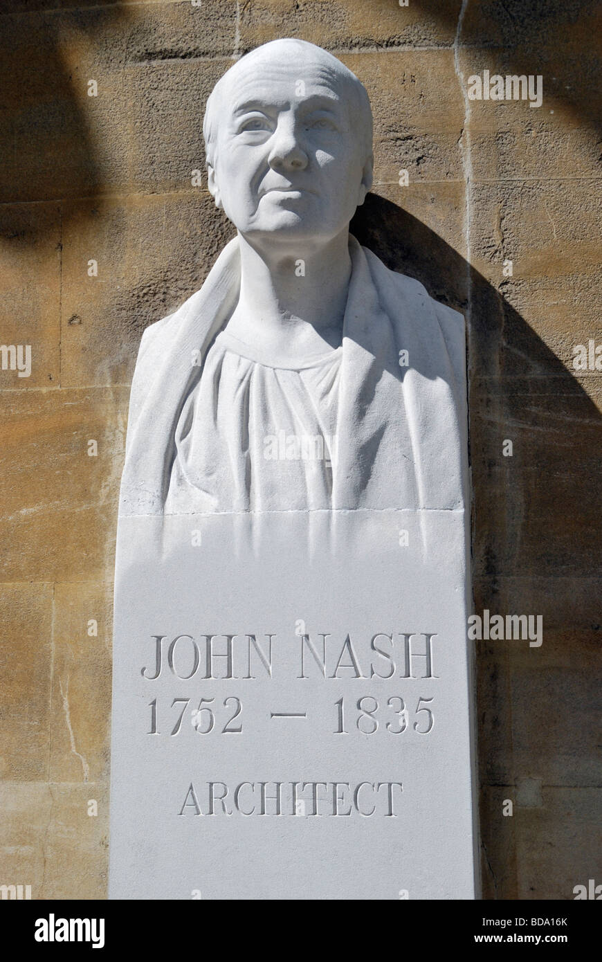 Estatua del arquitecto John Nash fuera de todas las almas de la Iglesia de Inglaterra Langham Place Foto de stock