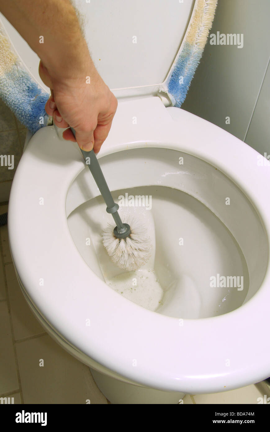 Toilette putzen limpieza de WC 03 Foto de stock