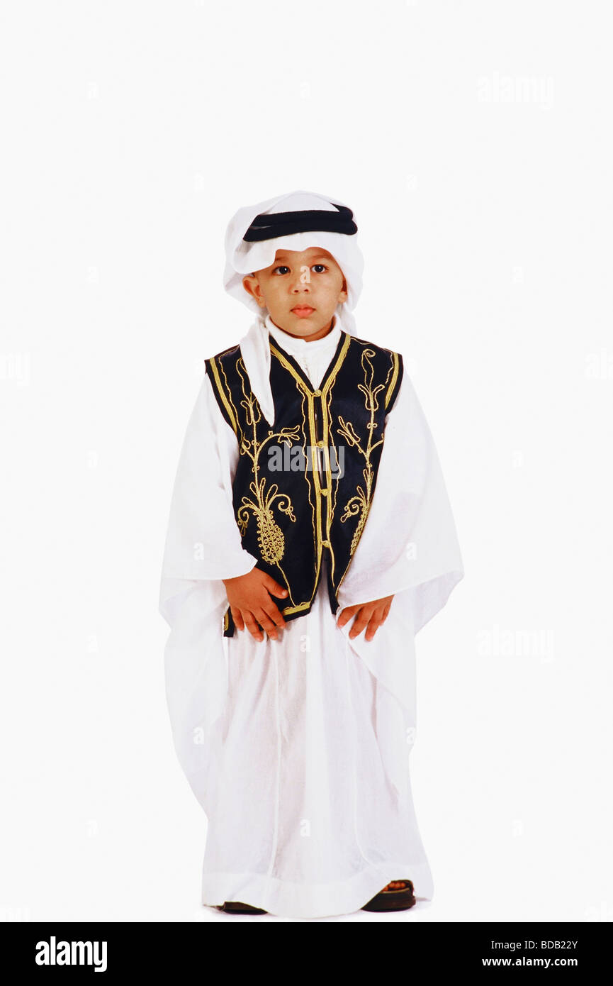 Estragos Cálculo Eléctrico Retrato de un niño en el típico traje árabe Fotografía de stock - Alamy