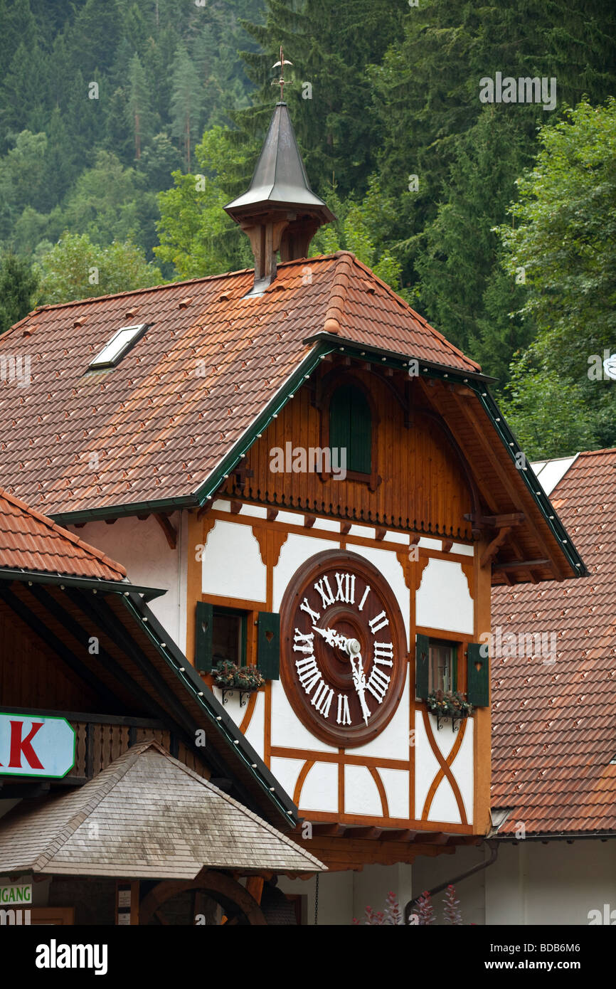 Museo de relojes de cuco y tienda con el reloj de cuco más grande del mundo  en Triberg, Schwarzwald, Alemania Fotografía de stock - Alamy