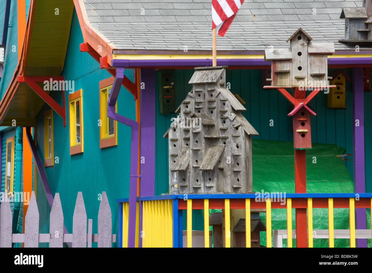 Casa Pintada alegres y costera de playa Rockaway birdhouses Oregon Foto de stock