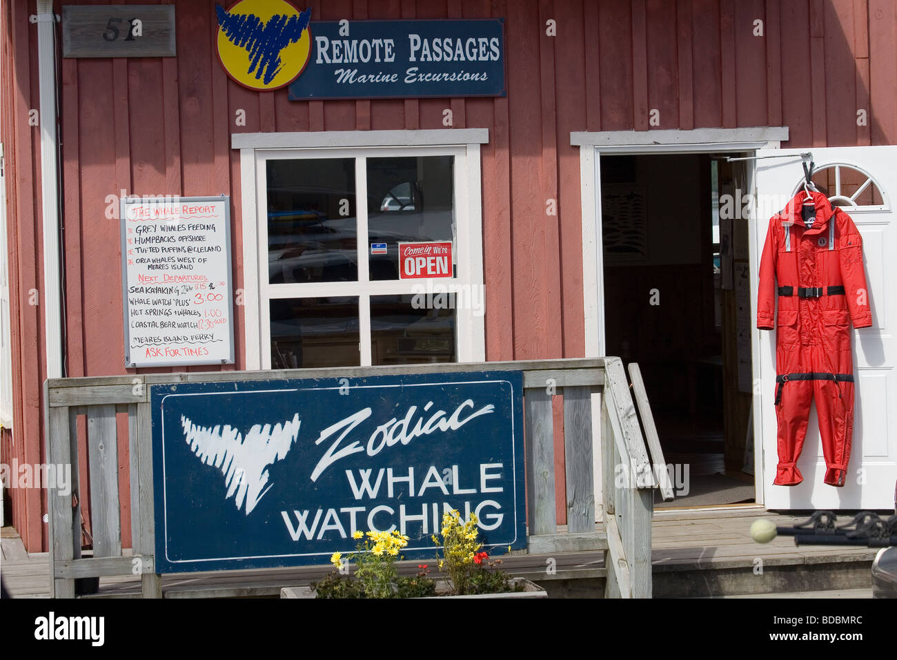 Oficina de avistamiento de ballenas en Tofino, Vancouver Island, British Columbia, Canadá Foto de stock