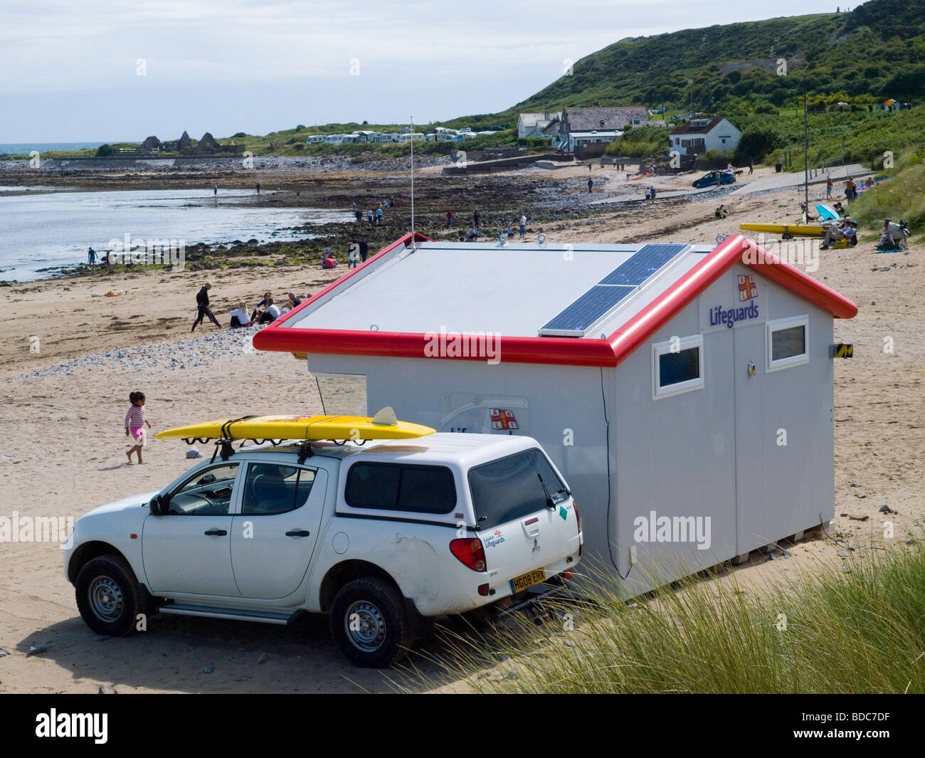 La estación de socorrista en la playa en Port Eynon, Península de Gower Swansea Wales UK Foto de stock