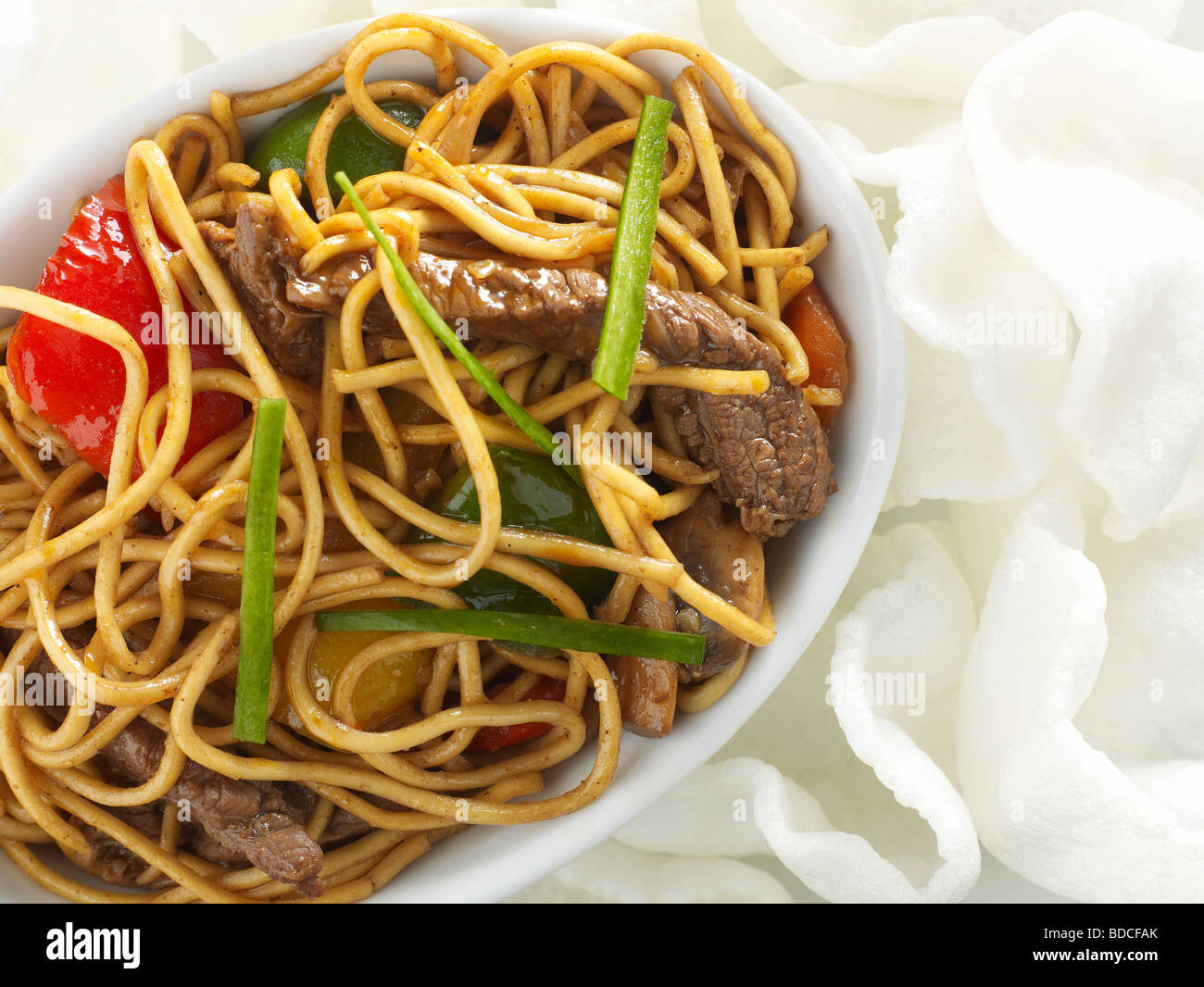 chow mein de carne de res Fotografía de stock - Alamy