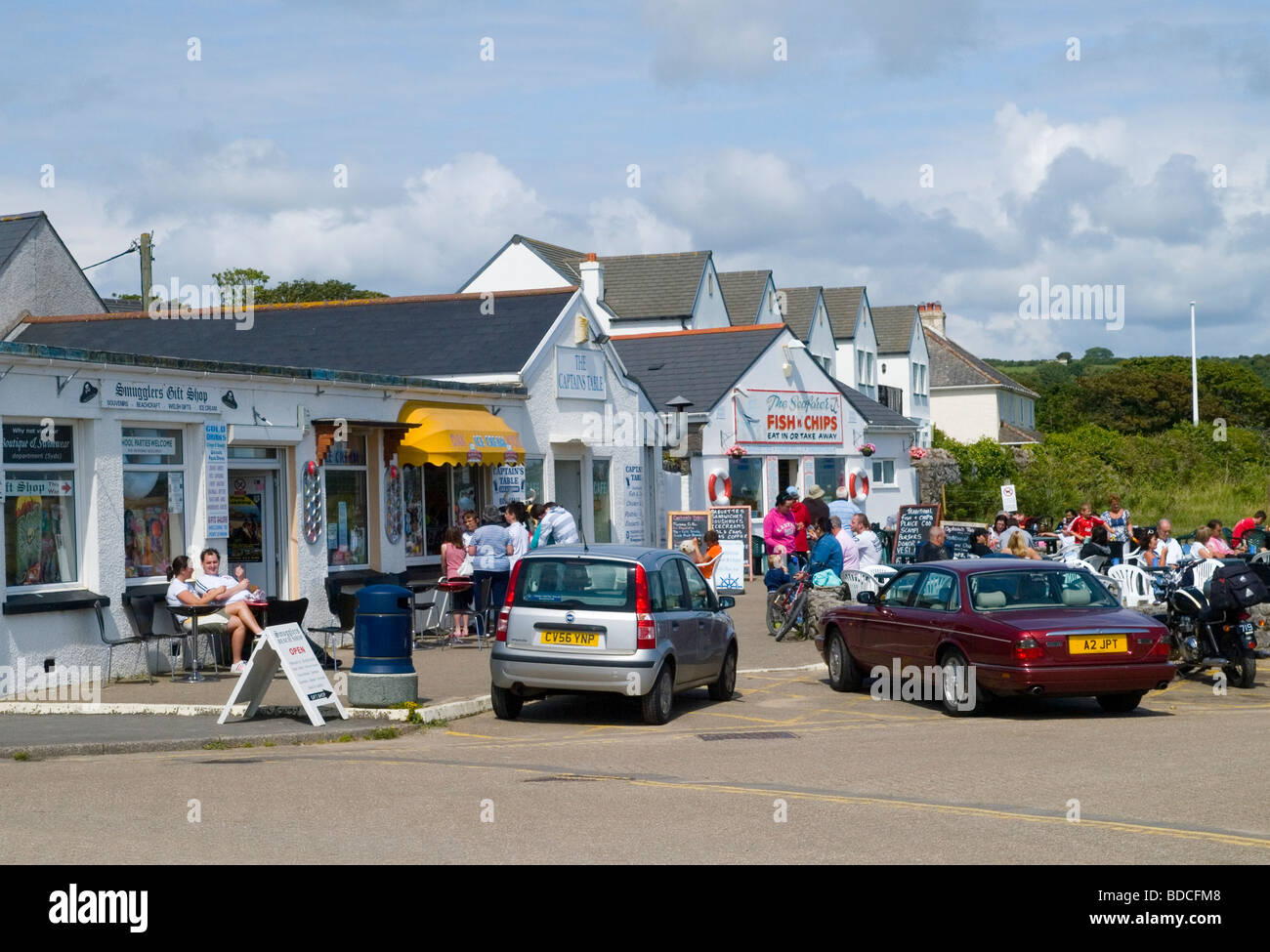 Fuera de la tienda de fish and chips en Port Eynon, Península de Gower Swansea Wales UK Foto de stock