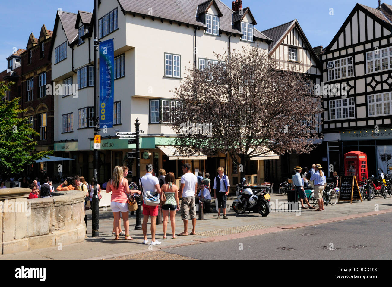 Zona de Quayside de Cambridge mostrando los vendedores vendiendo remar tours a los turistas a lo largo de la espalda, Cambridge, Inglaterra Foto de stock