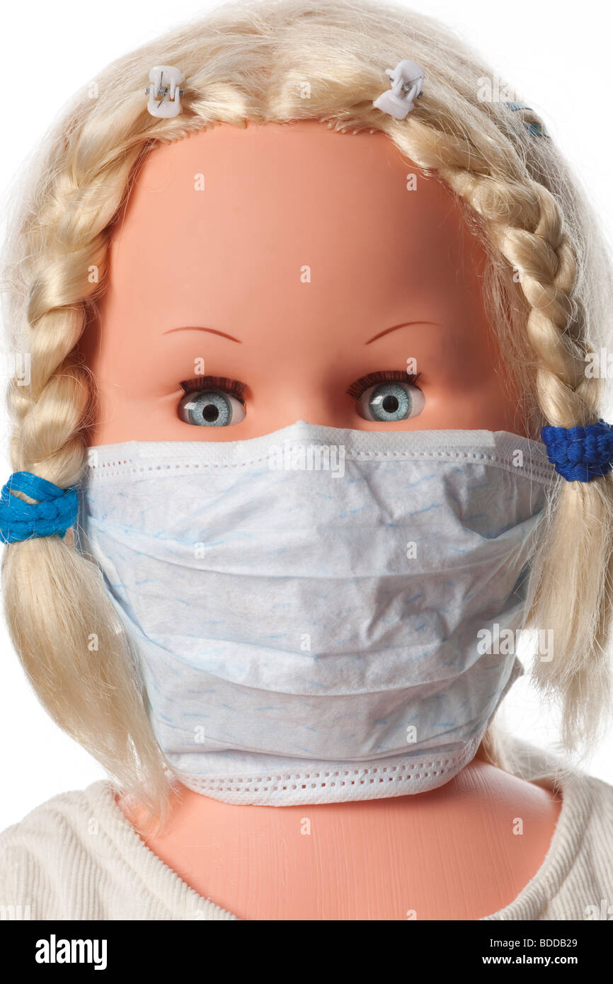 Un muñeco con una máscara facial para prevenir la influenza Foto de stock