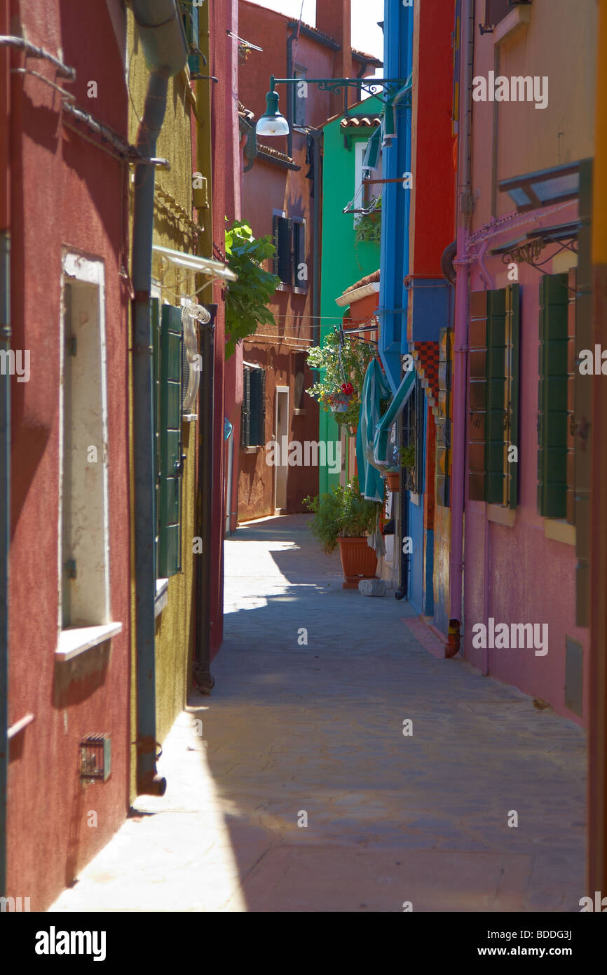 Casas de colores en la isla de Burano, Venecia Foto de stock