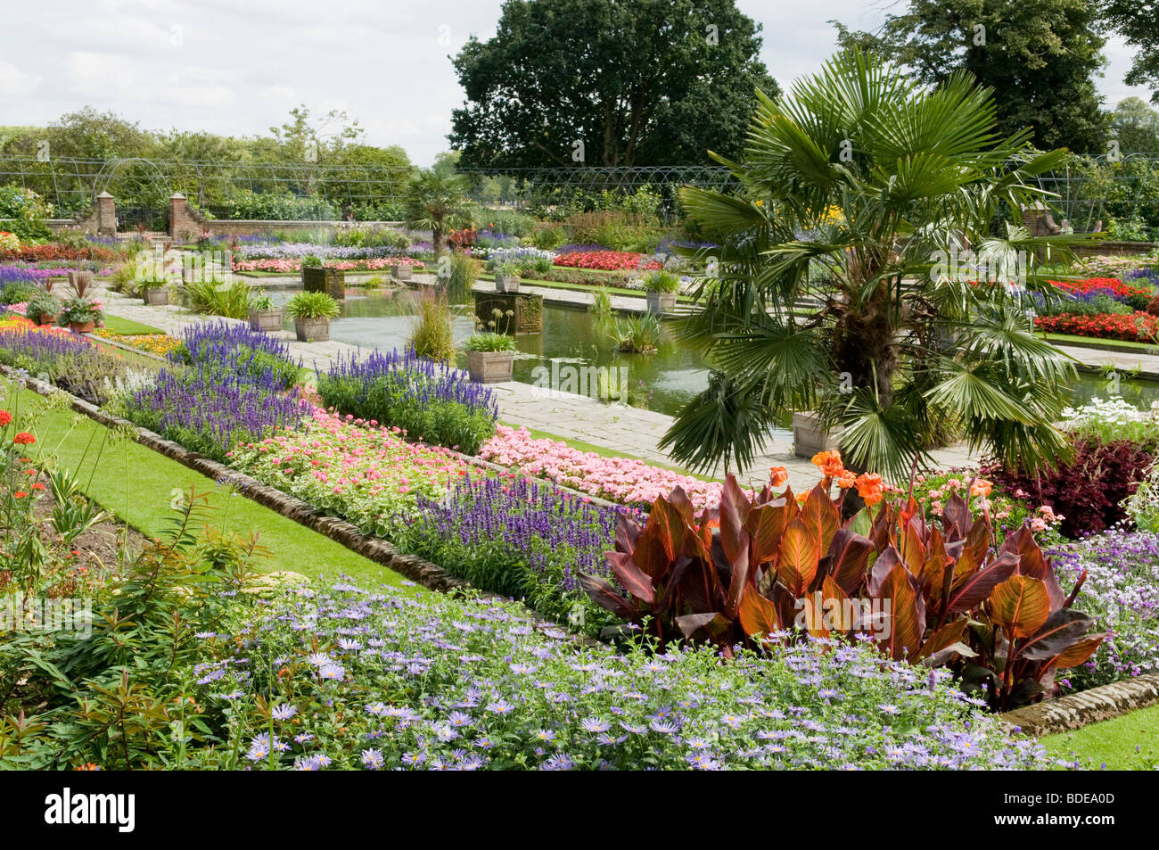El Sunken Garden, el Palacio de Kensington, Londres, Reino Unido Foto de stock