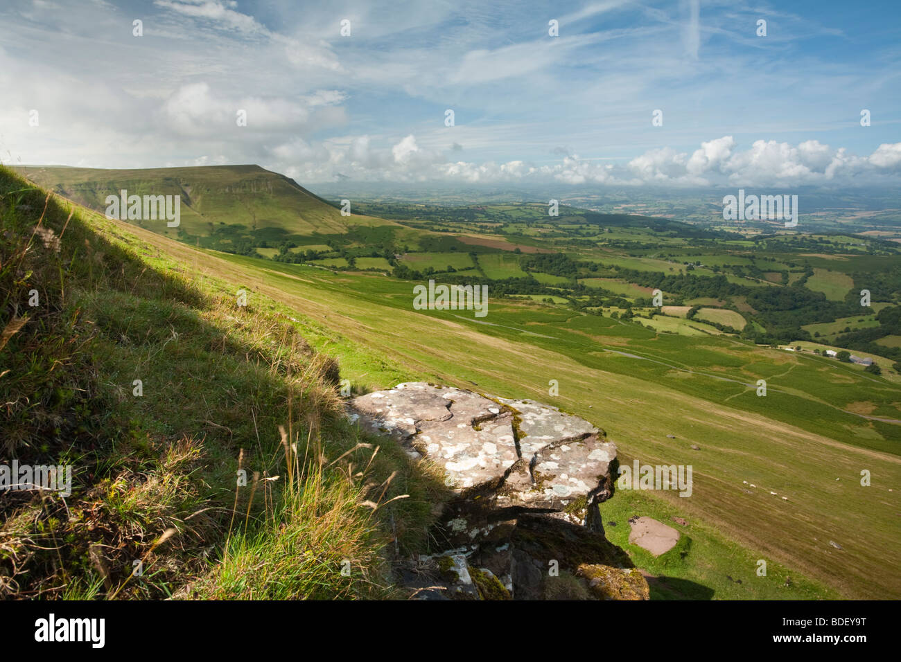 Vista desde el risco de heno hacia el Señor de la perilla en Hereford, Herefordshire, Reino Unido Foto de stock