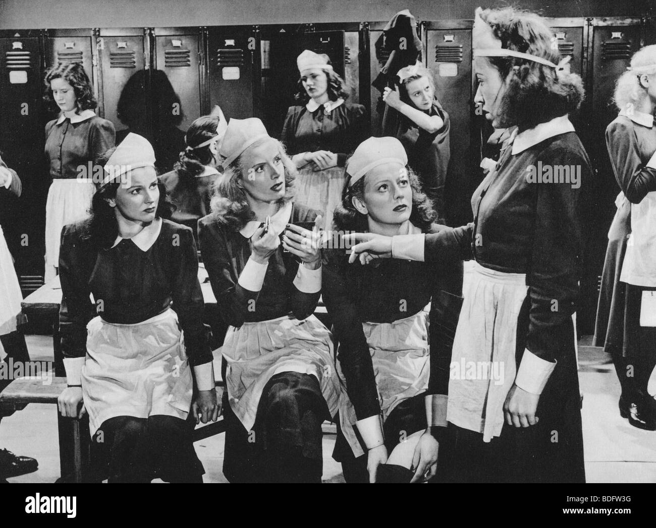 Amor en espera 1948 GFD film con Peggy Evans, segundo desde la izquierda Foto de stock