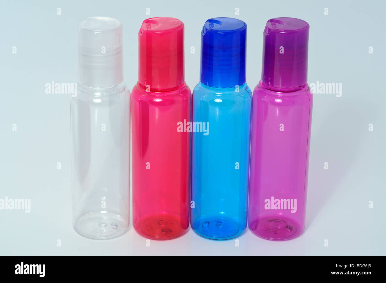 Viajes botellas de líquidos en el equipaje de mano Fotografía de stock -  Alamy