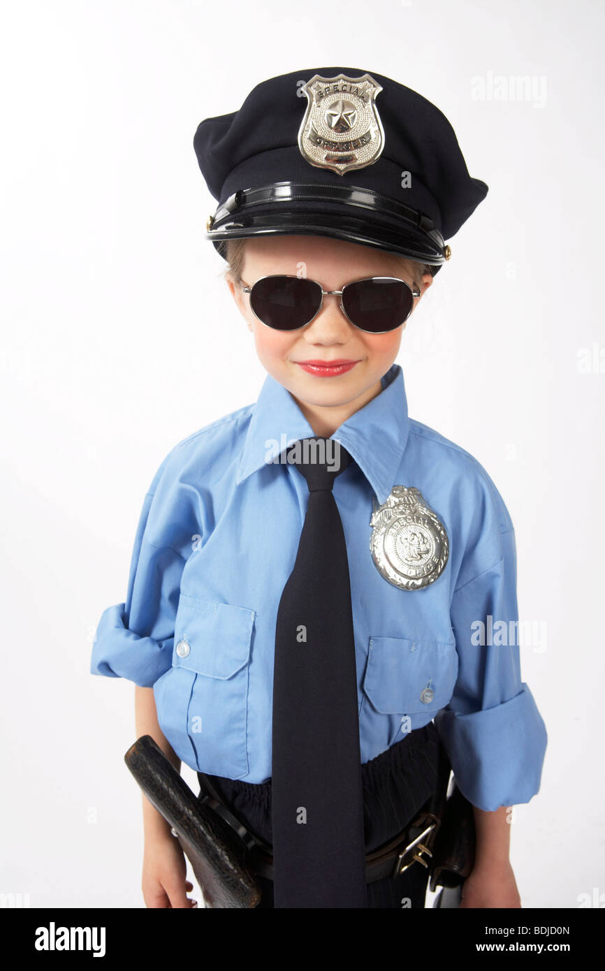 Niña vestidos como oficial de policía Fotografía de stock - Alamy