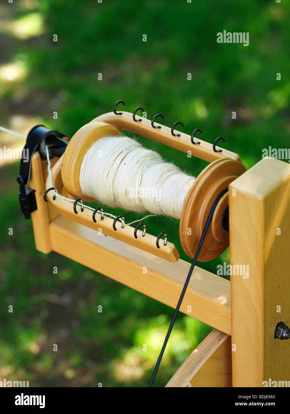 Máquina de hilado de lana Fotografía de stock - Alamy