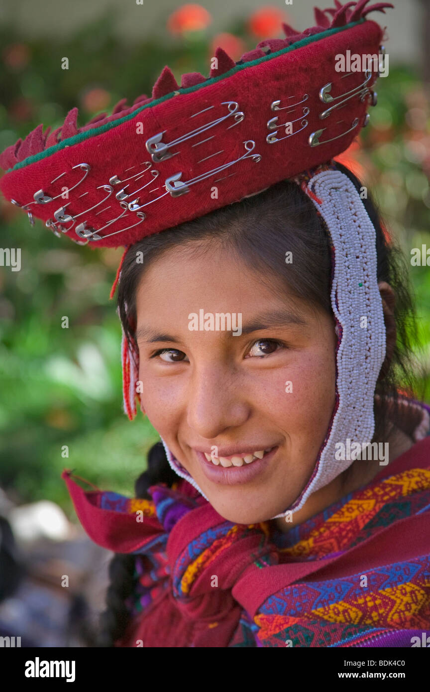 Retrato de una niña india, Valle Sagrado, cerca de Cuzco, Perú. Foto de stock