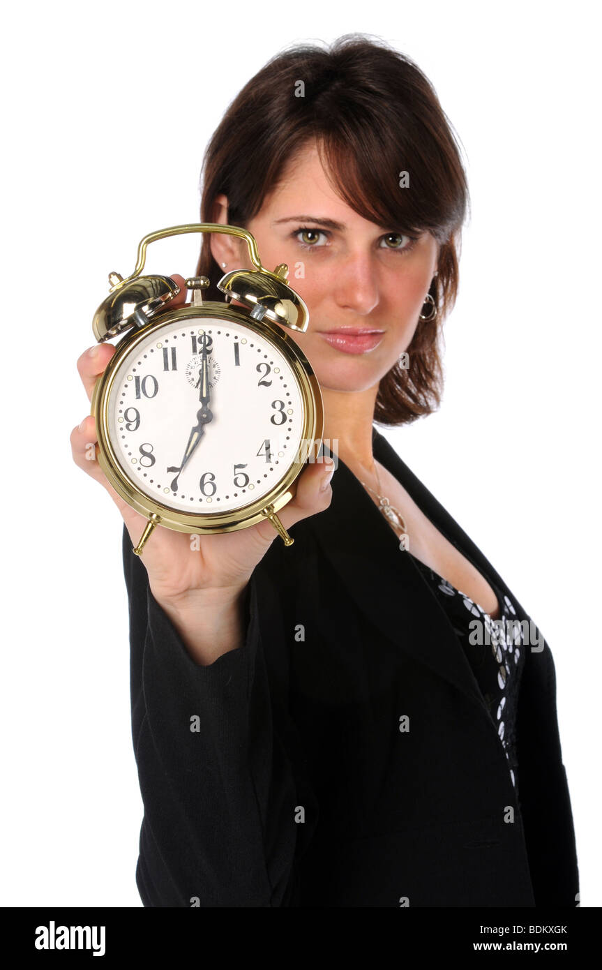 La empresaria sosteniendo un reloj de alarma con el enfoque selectivo Foto de stock