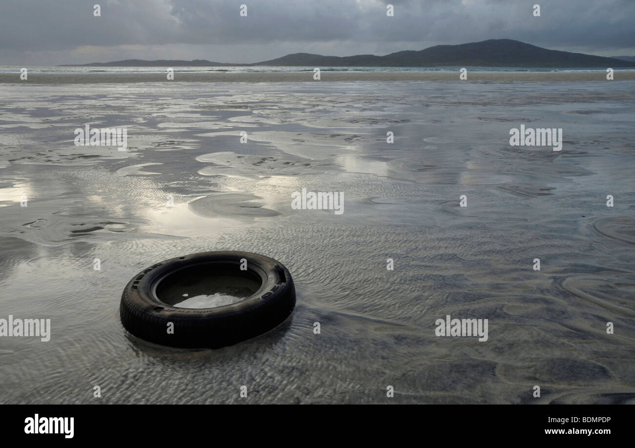 Neumático de playa, Traigh Losgaintir, Isla de Harris, Escocia Foto de stock
