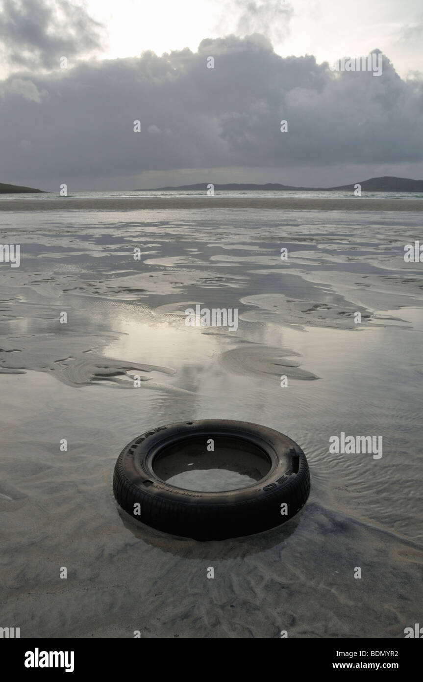 Neumático de playa, Traigh Losgaintir, Isla de Harris, Escocia Foto de stock