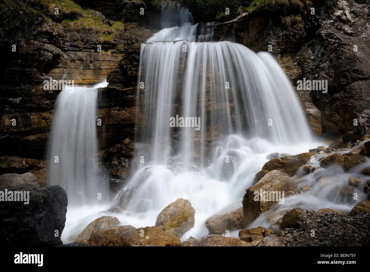 Caída de agua, Farchant Kuchfluchtwasserfall, Alta Baviera, Baviera, Alemania, Europa Foto de stock