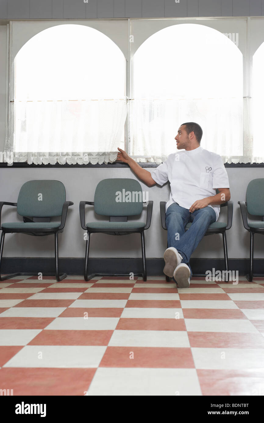 Barber waiting for customers fotografías e imágenes de alta resolución -  Alamy
