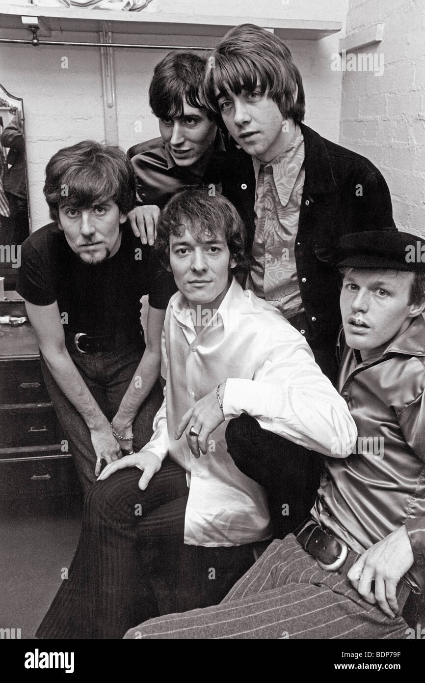 Hojas de acebo - grupo de pop británico en octubre de 1966. Desde l: Graham Nash, Eric Haydock, Alan Clarke (camisa blanca), Tony Hicks y Bob Elliot Foto de stock
