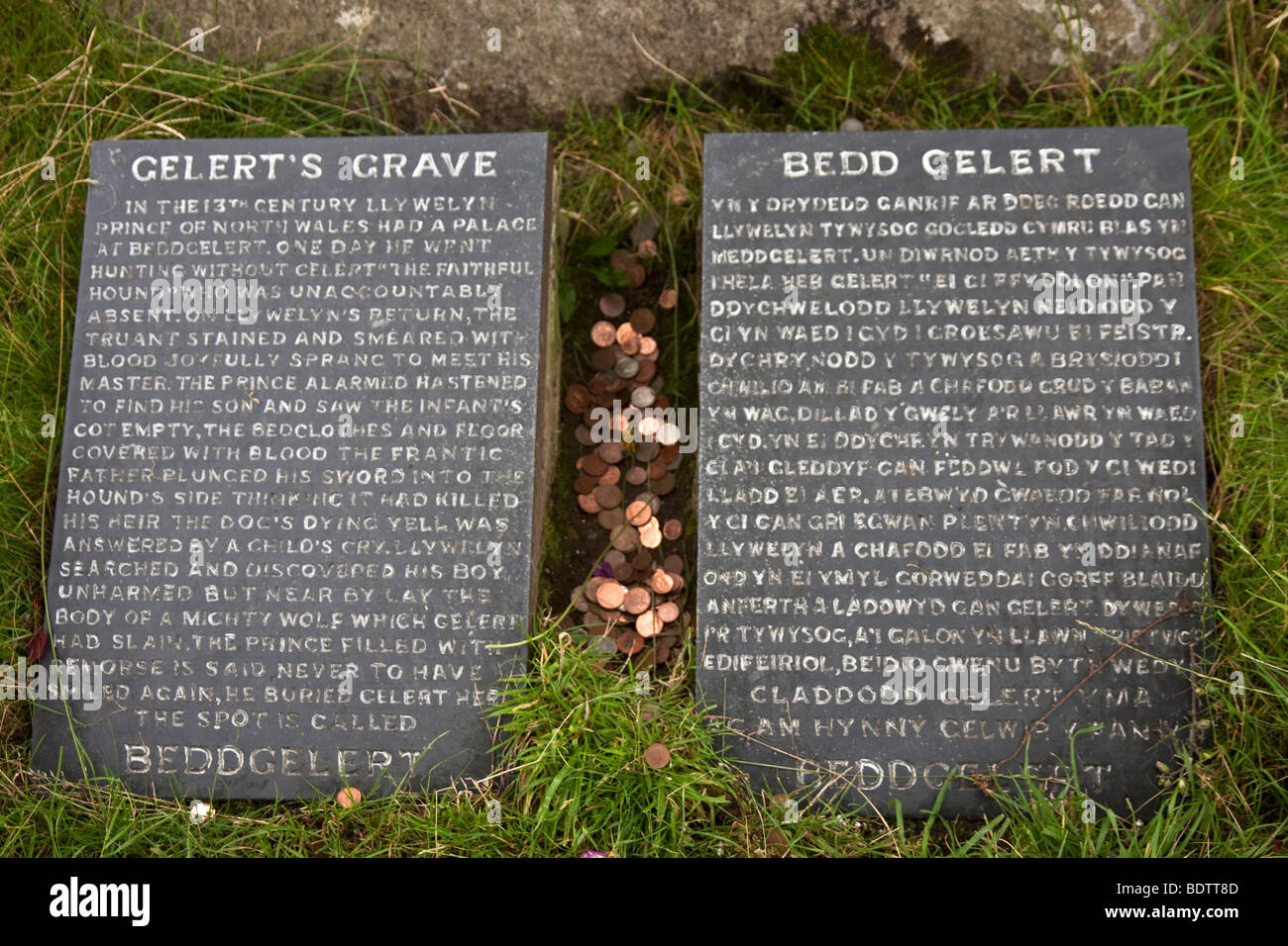 La lápida con la inscripción en la tumba de Beddgelert Gerlerts tanto