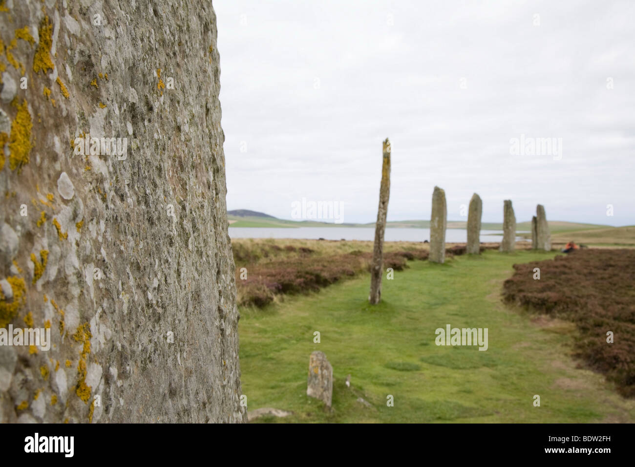 Weltkulturerbestaette steinzeitlicher steinkreis, anillo de brodgar, patrimonio de la cultura mundial, las islas Orkney, Escocia Foto de stock