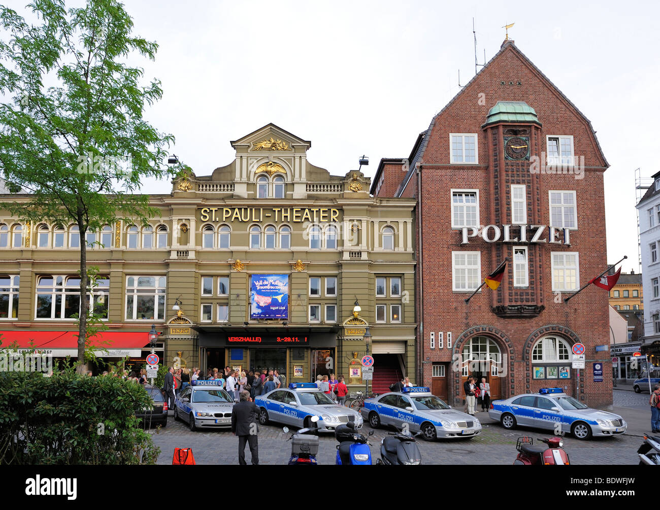Estación de Policía Davidwache y teatro St. Pauli, Hamburgo, Alemania, Europa Foto de stock