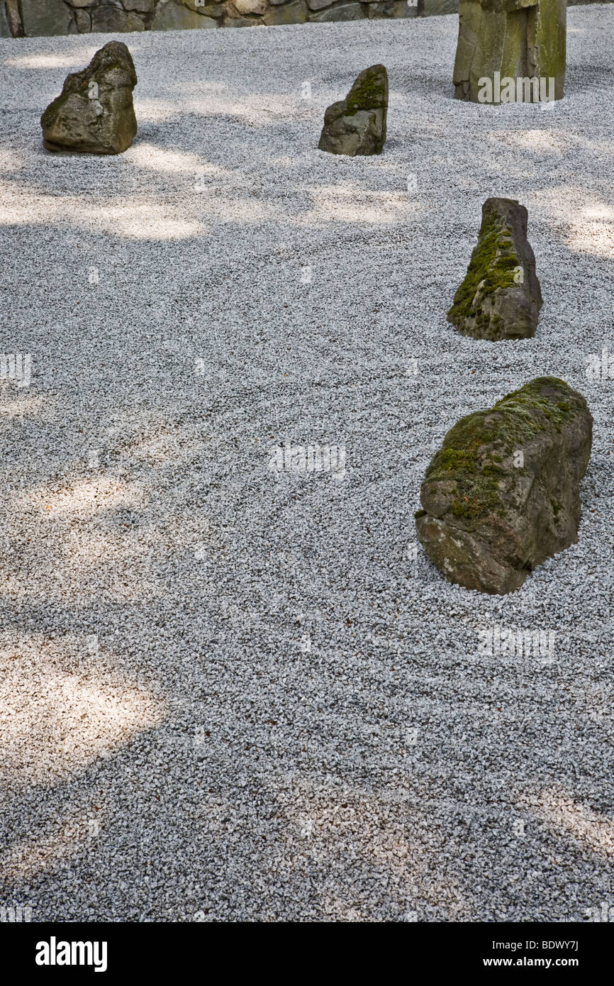 Jardín Zen en el Jardín Japonés de Portland, Oregón Foto de stock