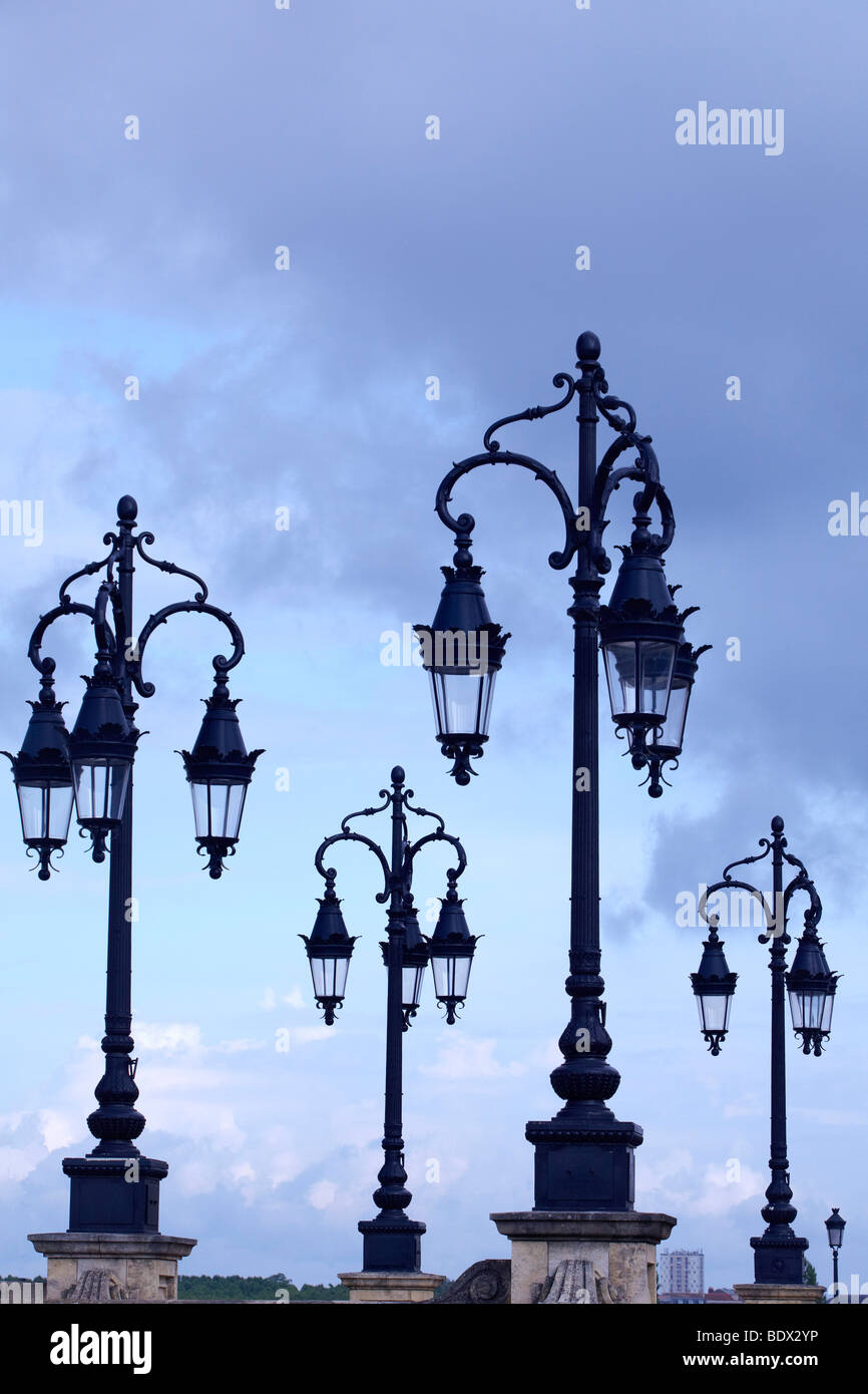 Lanterns, puente de Pont de Pierre, Burdeos, Gironde, Aquitania, Francia, Francia, Europa Foto de stock