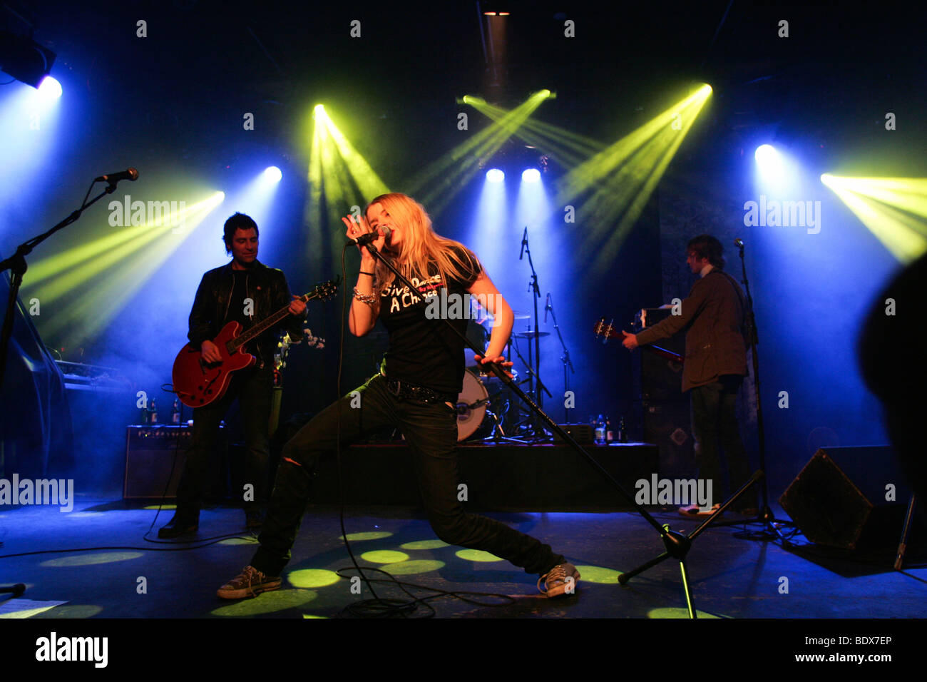 Banda pop alemana Klee interpretando en vivo en el concierto Schueuer house, Lucerna, Suiza, Europa Foto de stock