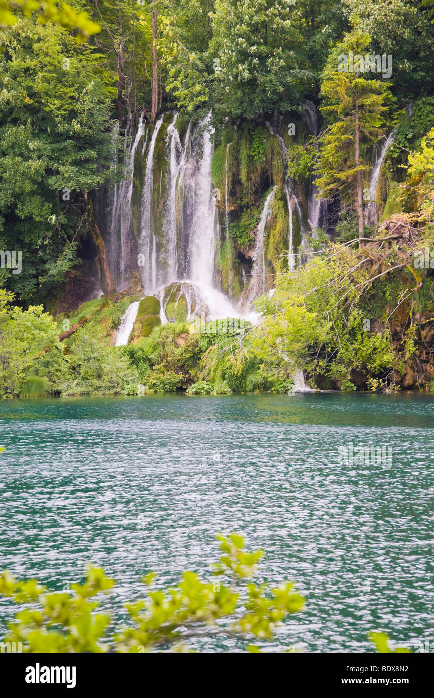 Cascada, Plitvicka Jezera, Parque Nacional de Los Lagos de Plitvice, Lika-Senj, Croacia, Europa Foto de stock
