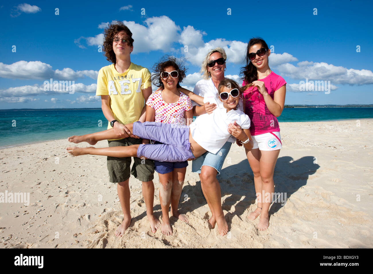 Fotos familiares en la playa fotografías e imágenes de alta resolución -  Página 2 - Alamy
