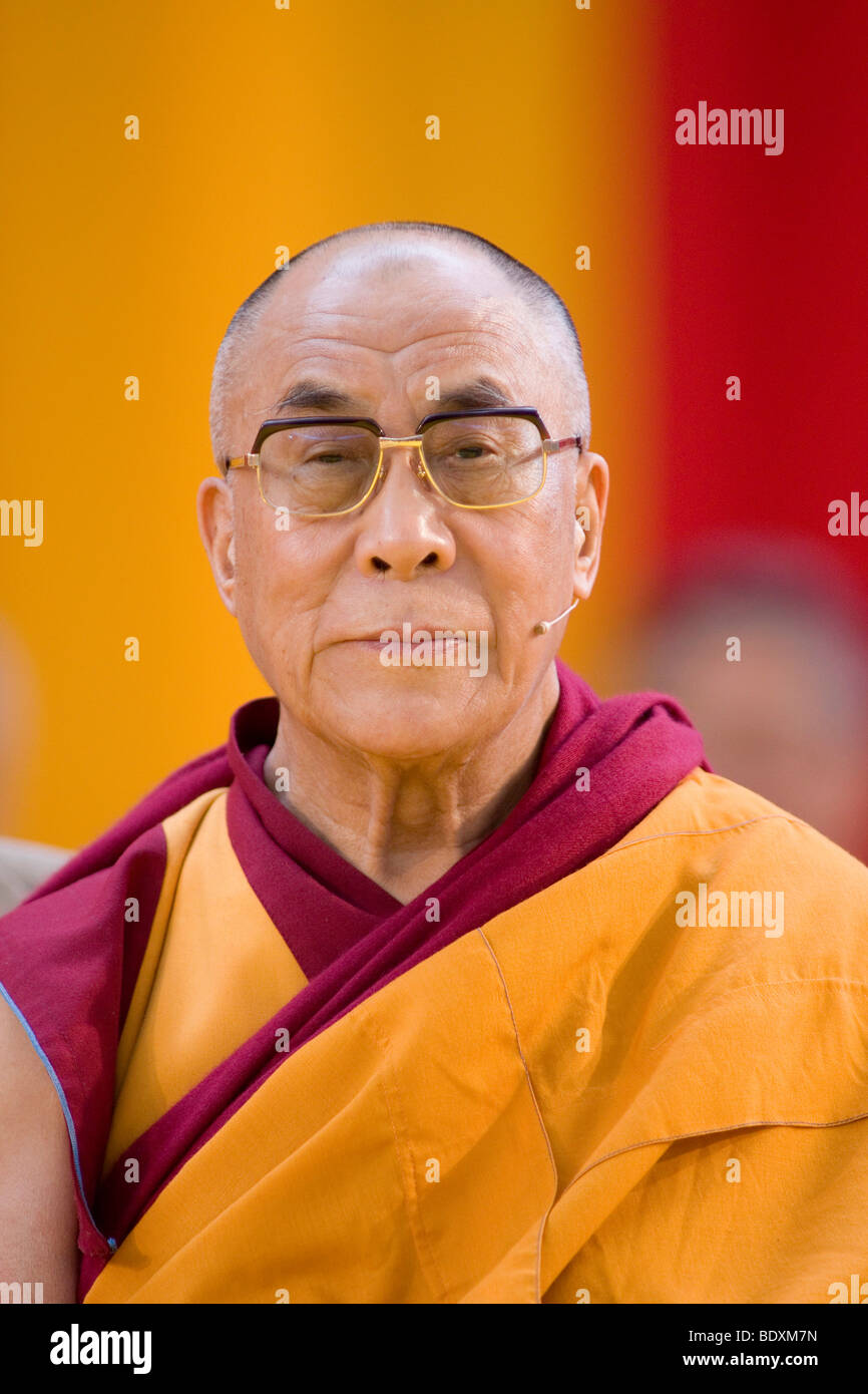 Su Santidad el decimocuarto Dalai Lama, Tenzin Giatso, Commerzbank Arena venue, Frankfurt am Main, Hesse, Alemania, Europa Foto de stock