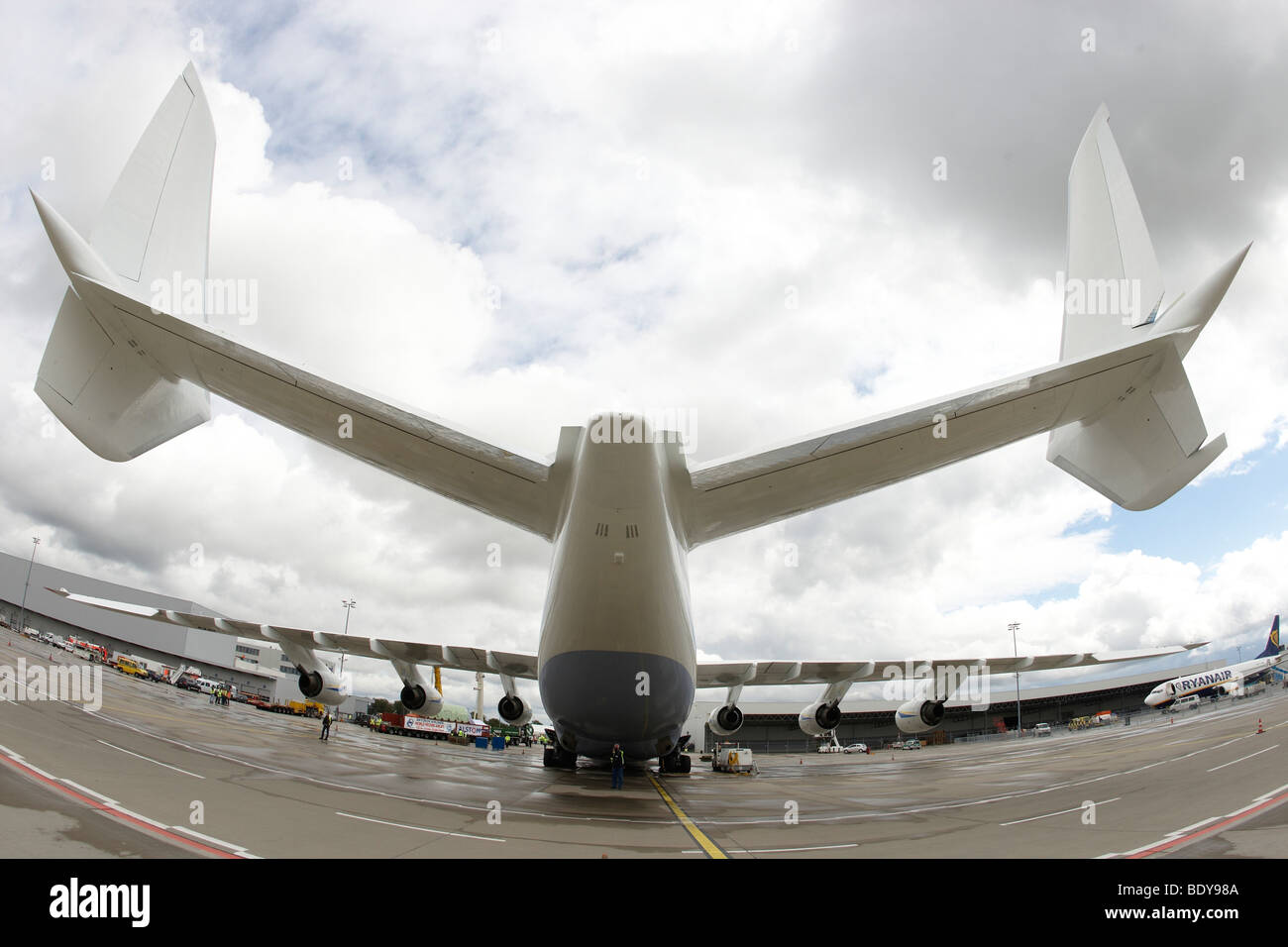 El Antonov 225, el avión de ala fija más grande jamás construido en el aeropuerto Frankfurt-Hahn Aeropuerto Lautzenhausen, Rhineland-Pa Foto de stock