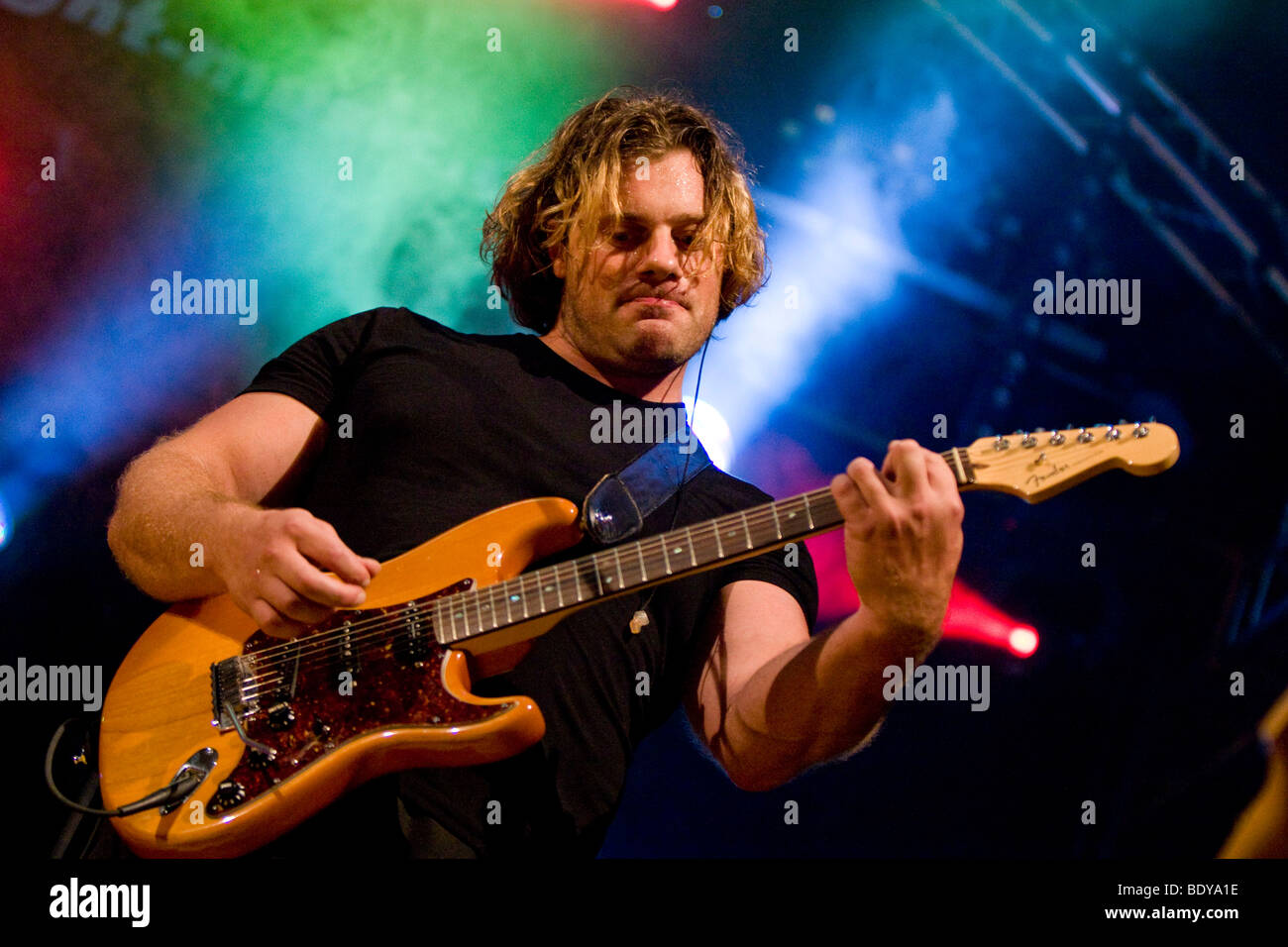 El guitarrista Bryan Pfister del Swiss Band Diamante loco de Pink Floyd en vivo en el festival en Autlook Schenkon, Lucerna, Switzerla Foto de stock