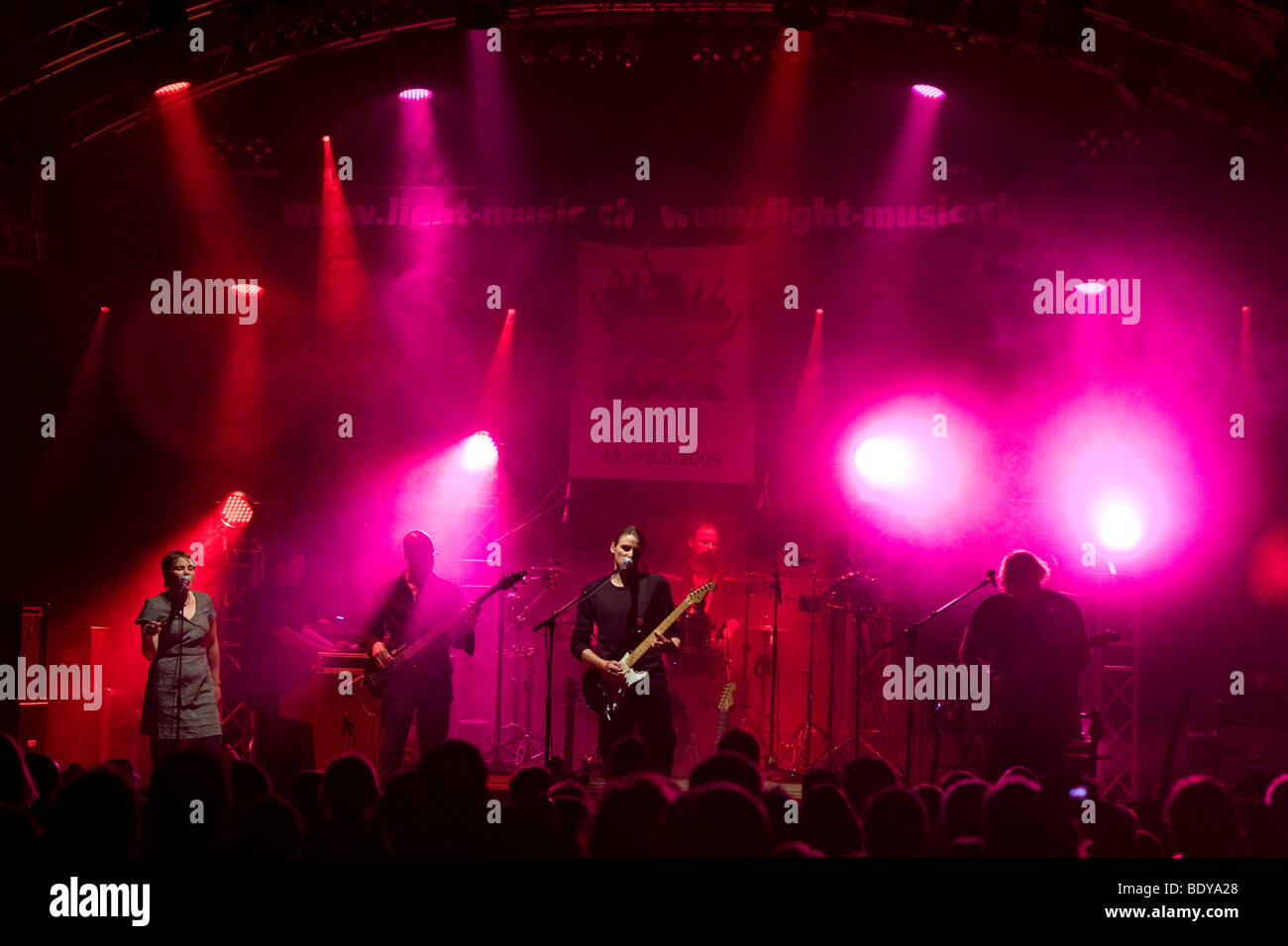 Swiss Band Diamante loco de Pink Floyd en vivo en el festival en Autlook Schenkon, Lucerna, Suiza Foto de stock
