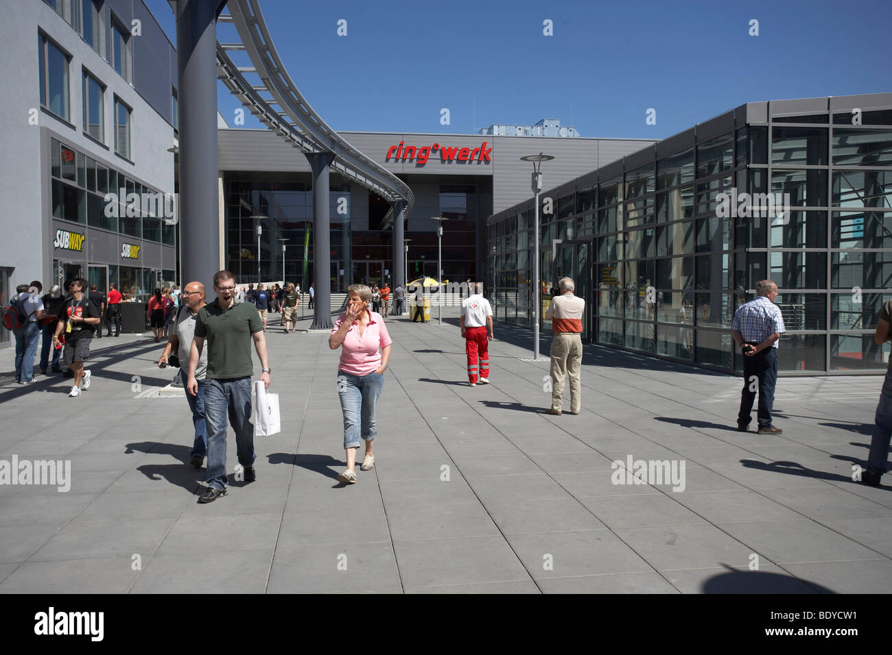 Vista exterior del parque de diversiones Ringwerk en el Nuerburgring Race Track, Renania-Palatinado, Alemania, Europa Foto de stock