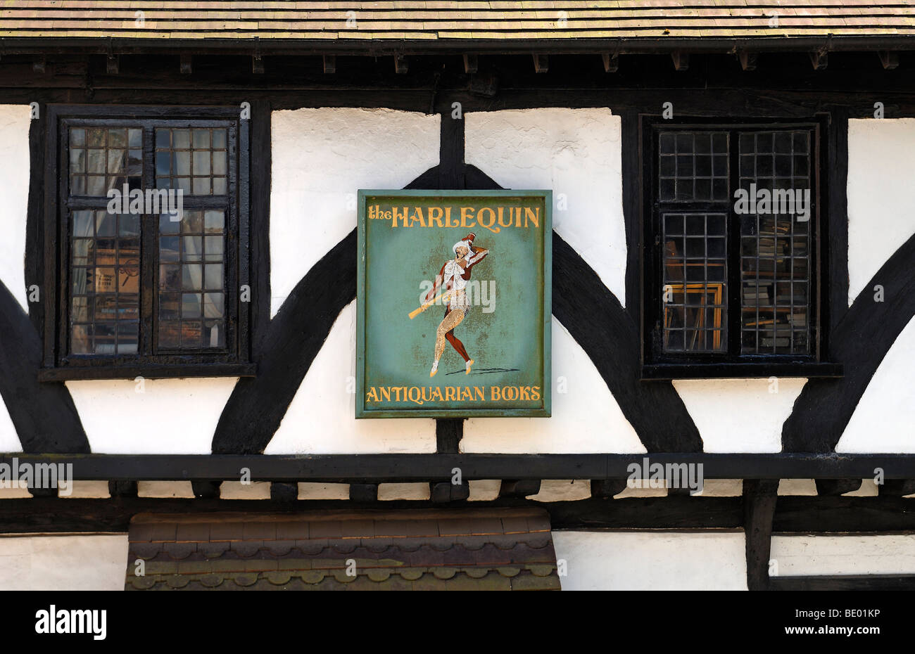Los anunciantes signo de una Librería Anticuaria en una vieja casa de entramado de madera, una colina empinada, Lincoln, Lincolnshire, Inglaterra, Reino Unido, EUR Foto de stock