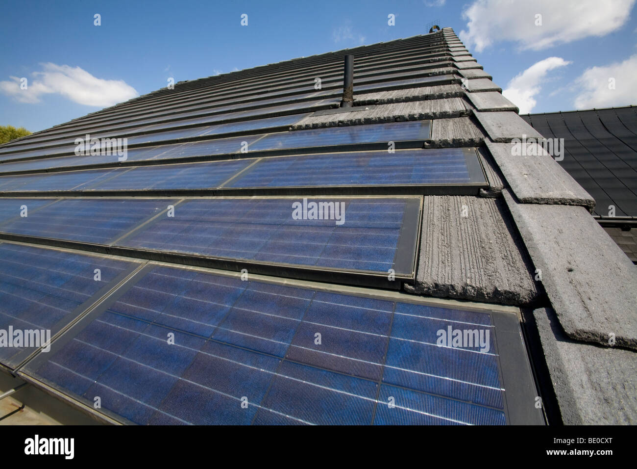 Energía fotovoltaica integrada al edificio fotografías e imágenes de alta  resolución - Alamy