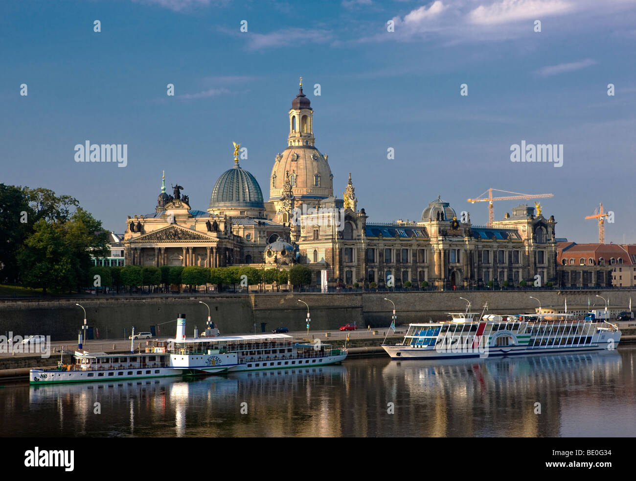 Dresden, capital del estado de Sajonia de Alemania oriental en el río Elba Foto de stock