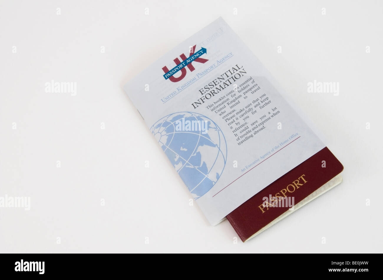 Pasaporte del Reino Unido Agencia folleto con información esencial cuando viaje Foto de stock