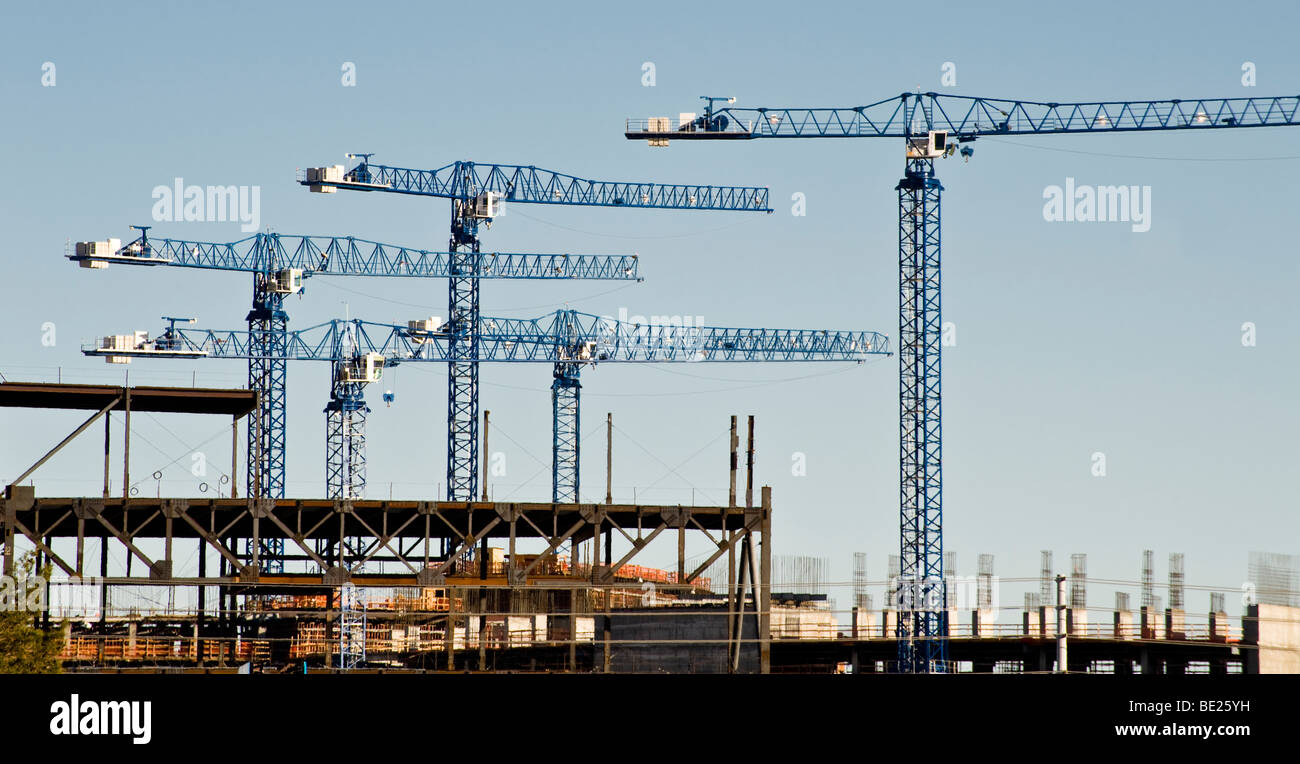 Grúas de construcción en el sitio de trabajo, en Las Vegas, Nevada Foto de stock