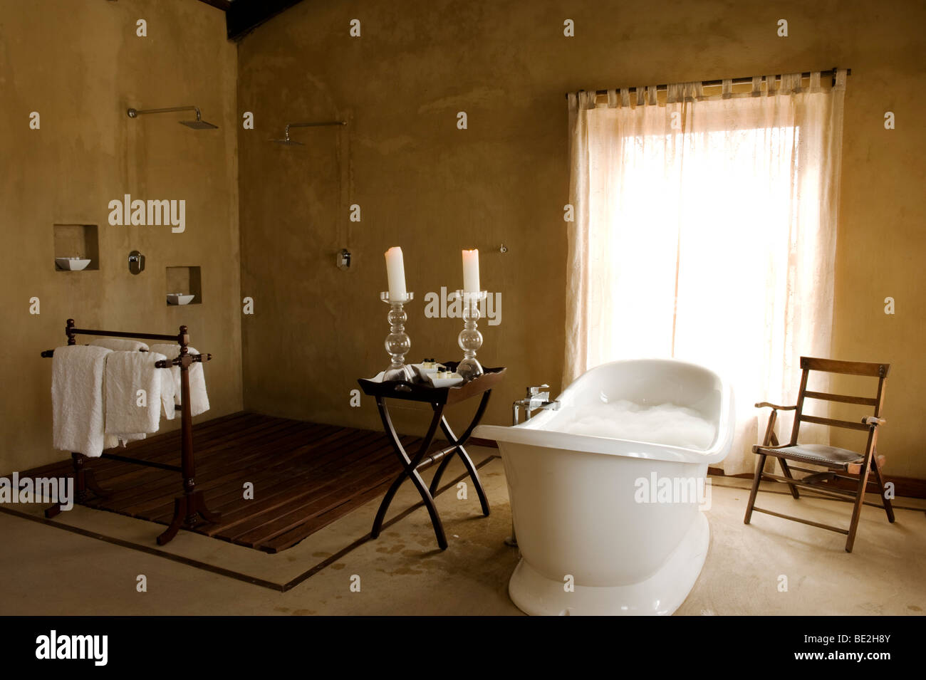 Cuarto de baño, Casa Solariega, engaño Valley Lodge, del Kalahari Central, Botsuana Foto de stock