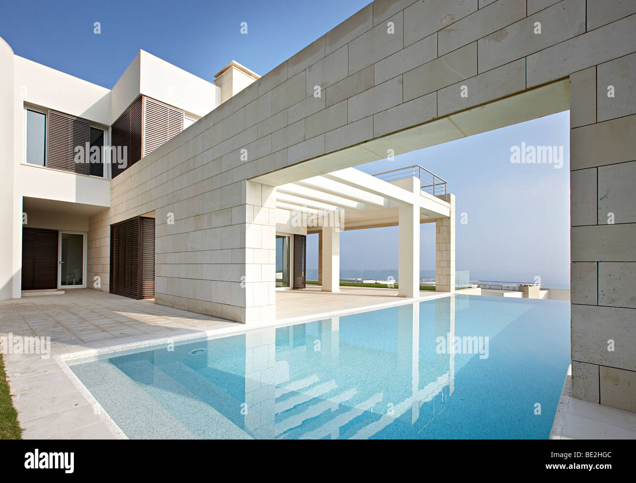 Piscina Infinity Turquía Egeo Foto de stock