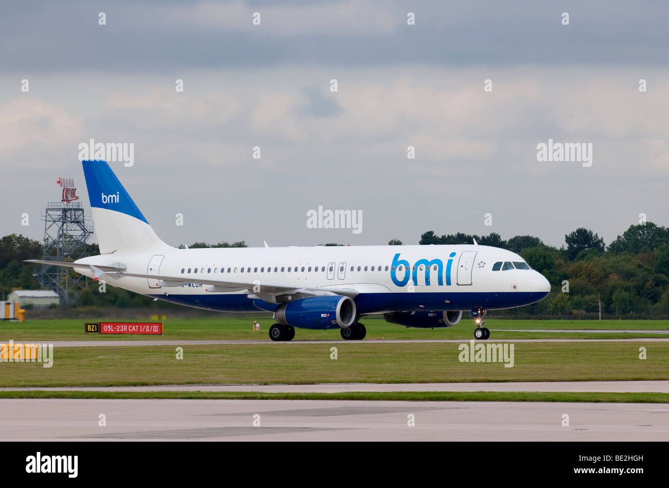 El IMC se preparan para el despegue de aviones desde el aeropuerto de Manchester (Circunvalación Aeropuerto) Foto de stock